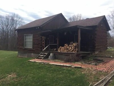 Tappan Lake Cabin -Three acres of privacy!