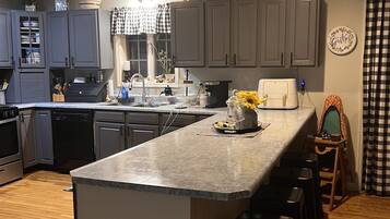 Tavolo da pranzo, isola per cucina