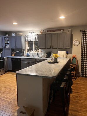 Dining tables, kitchen islands - Cozy Adirondack Retreat- Spacious, Comfortable & Perfect for Families (Au Sable Forks)