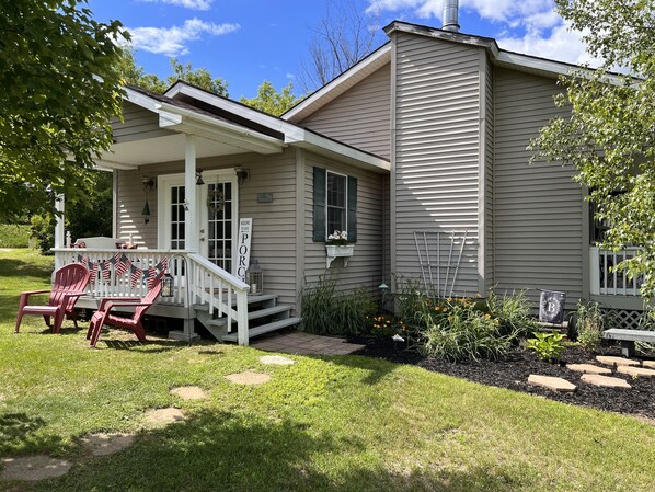 Exterior - Cozy Adirondack Retreat- Spacious, Comfortable & Perfect for Families (Au Sable Forks)