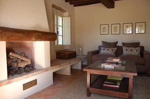 Interior - Beautiful 16th Century farmhouse with large pool, located near Cortona,Tuscany (Cortona)