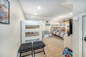 3 bedrooms, desk, iron/ironing board, WiFi