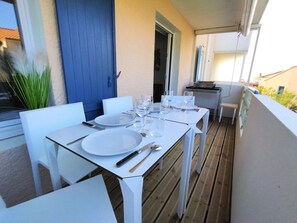 Outdoor dining - Contemporary-style flat 150 metres from the ocean (Les Sables-d´Olonne)