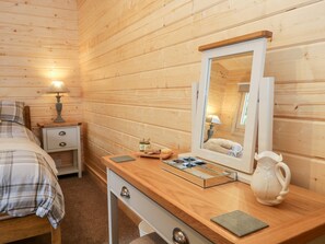 Cottage | 2 bedrooms, individually decorated, individually furnished, free WiFi