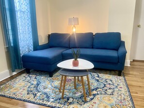 Smart TV, table football, ping pong - Cheerful 3-BR 2-full BR home close to Downtown (Worcester)