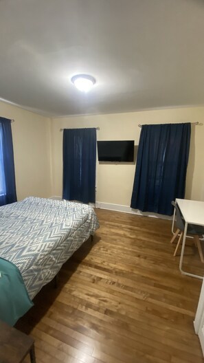 4 bedrooms, desk, iron/ironing board, free WiFi