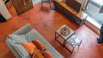 Smart TV, books, offices