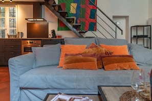 スマートテレビ、書庫、書斎 / ワークスペース