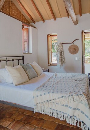 3 chambres, bureau, Wi-Fi gratuit, draps fournis