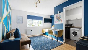 Interior - Spacious & trendy studio apartment in Maidstone (Maidstone)