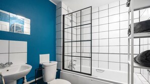 Towels - Spacious & trendy studio apartment in Maidstone (Maidstone)