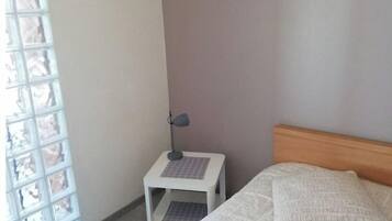 2 chambres, fer et planche Ă repasser, draps fournis