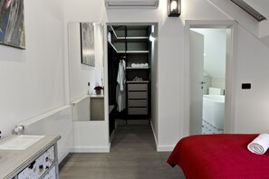 2 室のベッドルーム、セーフティボックス (室内)、アイロン / アイロン台、WiFi (無料)