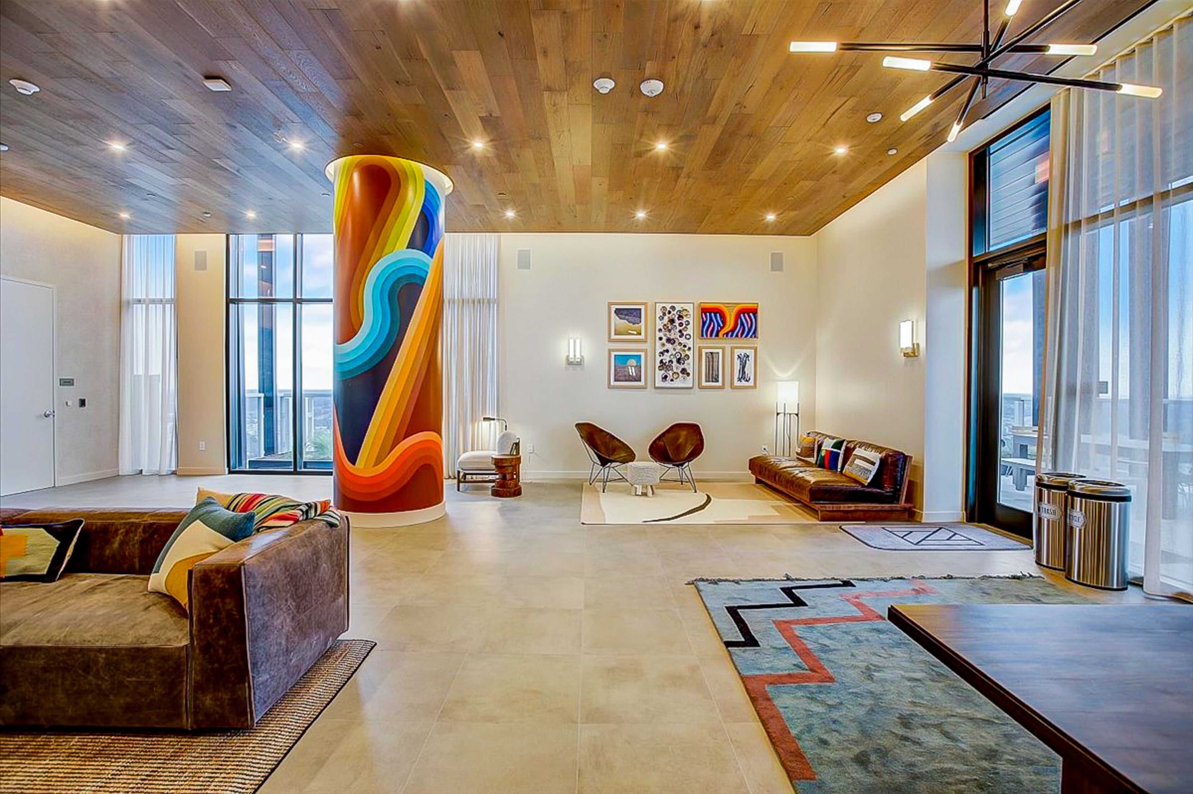 電視、乒乓球設施、書籍