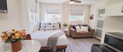 1 habitación, tabla de planchar con plancha, wifi gratis y ropa de cama