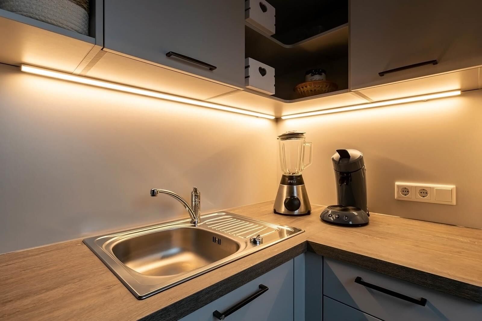 Kühlschrank, Ofen, Herdplatte, Geschirrspüler