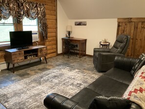Smart TV, fireplace - Cozy Studio with Unique Charm in Private Setting (South Park)