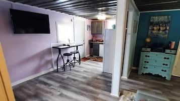 Een televisie en een kantoor