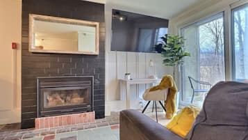 Smart TV, fireplace, offices