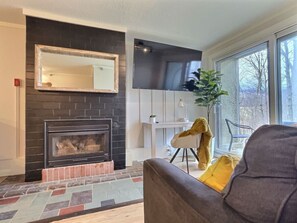 Smart TV, fireplace, offices