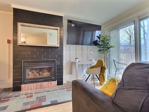 Smart TV, fireplace, offices