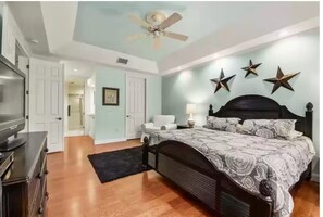 Room - Spacious Villa in IMG (Bradenton)