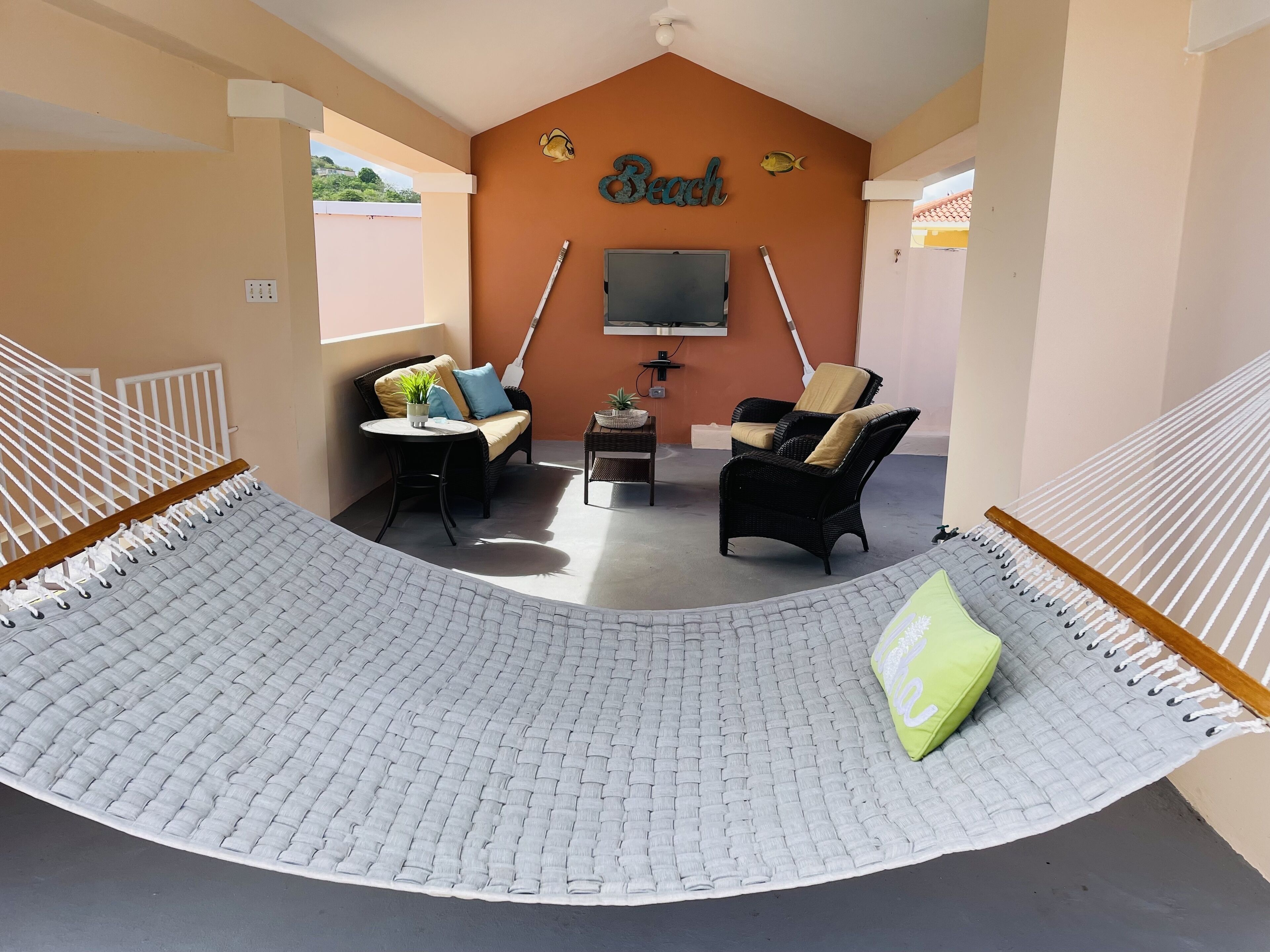 Spacious Penthouse With Private Rooftop 2500 Sq Ft Of Living. - Humacao