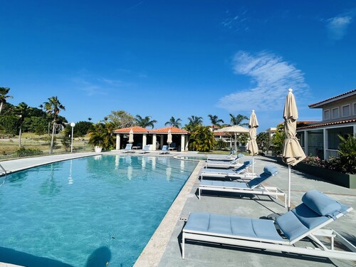 Spacious Penthouse with private rooftop 2500 sq ft of living.