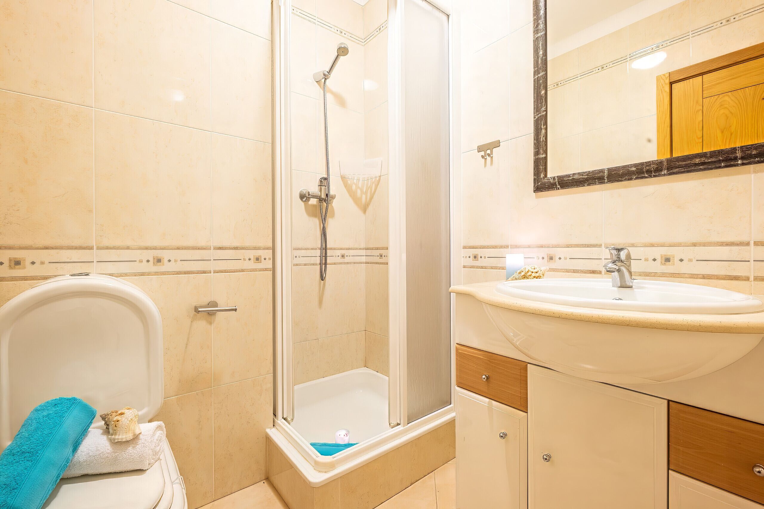 Bathtub, hair dryer, towels