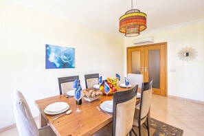 Dining - Elegant Apartment near the Beach (Alvor)