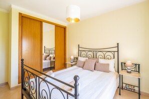 2 chambres, fer et planche à repasser, Wi-Fi gratuit, draps fournis