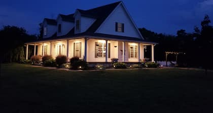 Large Private Home close to Bourbon Trail!/POOL/Free Firewood/Parks/Close to I65