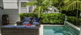 NEW Home w/2 Pools,King beds~Kayaks/Bikes~EV chrgr