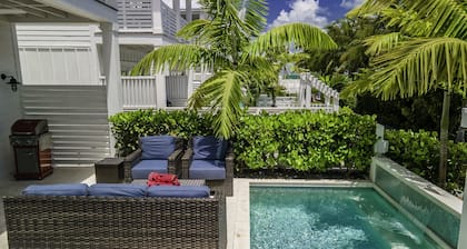 NEW Home w/2 Pools,King beds~Kayaks/Bikes~EV chrgr