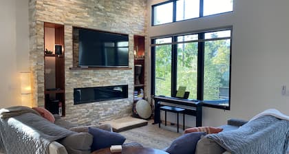 Beautifully Built Home - Walking Distance to State St.