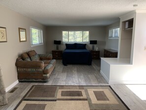 Téléviseur connecté, lecteur de DVD, livres, écran d’ordinateur