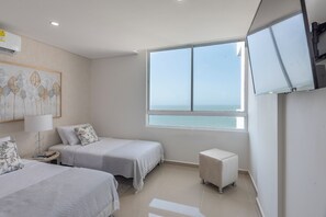 3 bedrooms, in-room safe, desk, iron/ironing board
