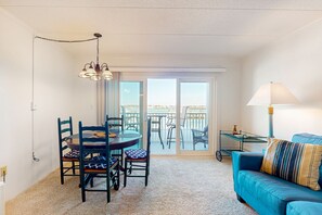 Dining - Old Town Ocean City condo with WiFi, washer/dryer, & pool - near boardwalk (Ocean City)