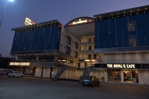 A hotel with a 'Fast Food & Parlour' and 'The Royal's Cafe' on the ground floor, and 'Sai Avenue' on the upper level.