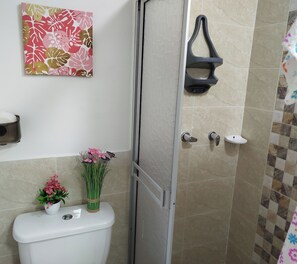 Dutxa, tovalloles, sabó i paper higiènic