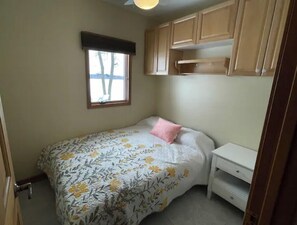 1 bedroom, travel cot, free WiFi, bed sheets
