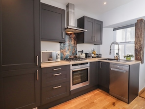 Cottage | Private kitchen | Fridge, dishwasher, electric kettle, toaster - 1 Walkers Barn (Settle)