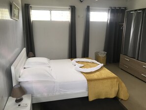 2 Schlafzimmer, Schreibtisch, Reisekinderbett, kostenloses WLAN