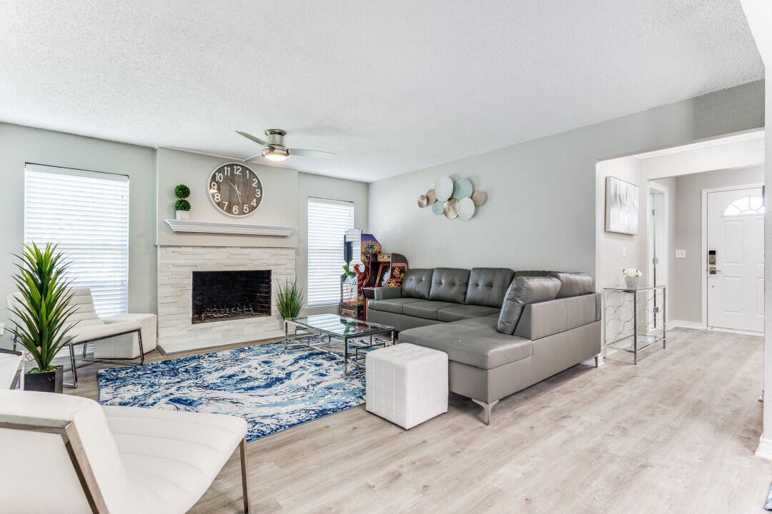 Télévision, cheminée, jeux vidéo