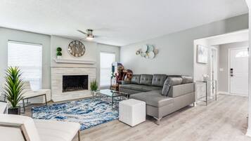 Télévision, cheminée, jeux vidéo