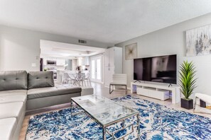 TV, fireplace, video games - Reston NEW Bright, Airy Home w/ In Ground Pool & Grill (Richardson)