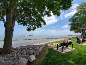 المنطقة المحيطة بالمنشأة