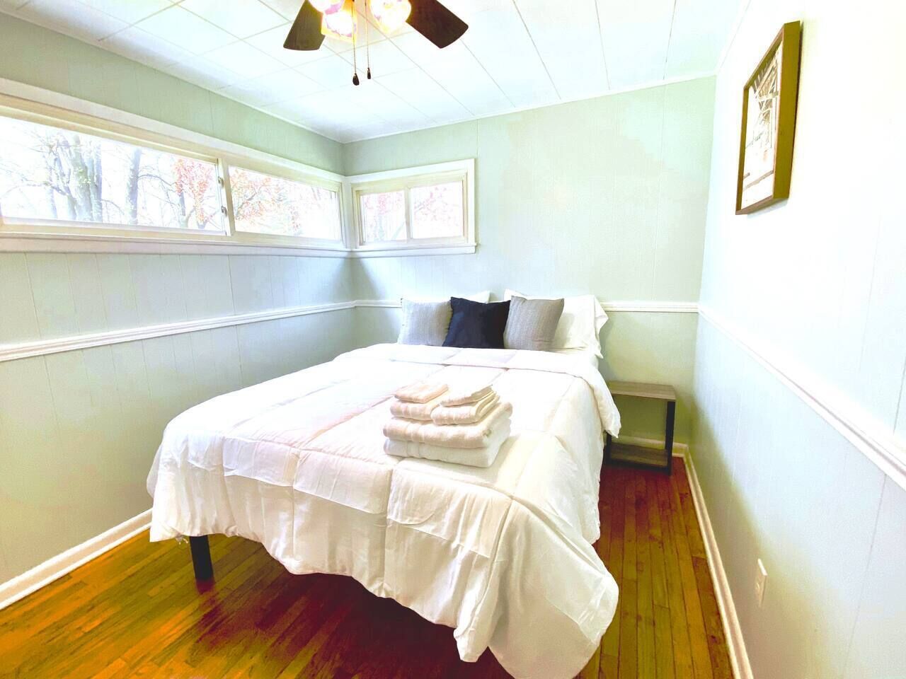 7 quartos, escrivaninha, ferros/tábuas de passar roupa, Wi-Fi