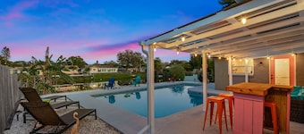 Flamingo Hideaway - Chic Pool Home 3min to Beach!