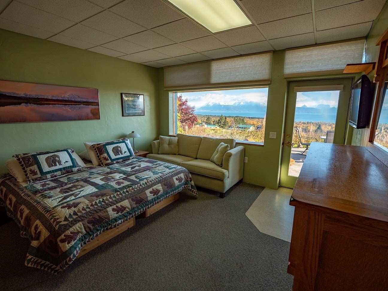 Kindness Room – Good Karma Inn – Bed and Breakfast in Homer, Alaska